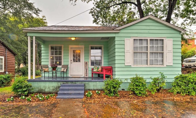 Starkville House | Cotton District Home - Walk to MSU, Shops and Cafes!
