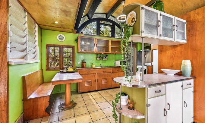 Mudjimba Cottage | Cottonwood Cottage - 'Pet Friendly' couples escape