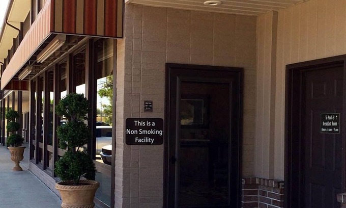 Phillipsburg Hotel | Cottonwood Inn