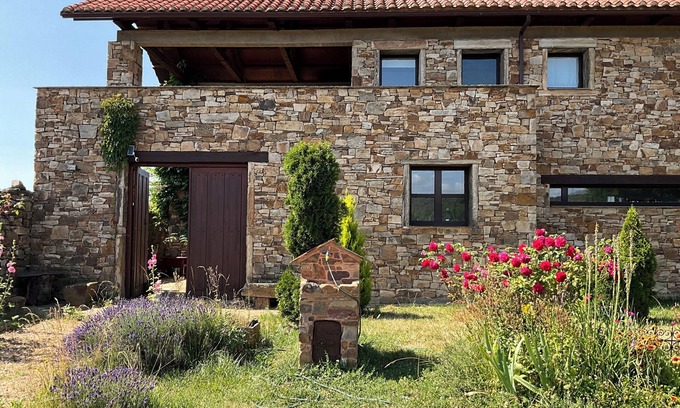 Castrillo De Los Polvazares House | Country house in Castrillo de los Polvazares in the Mountains of Leon
