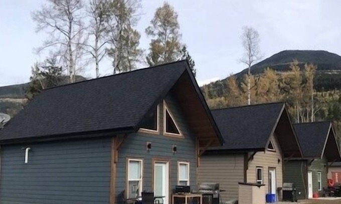 Valemount Cabin | Cougar Mountain Lodge (Cozy Mini Chalets/Cabins)