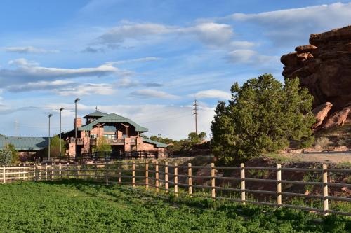 Torrey Hotel | Cougar Ridge