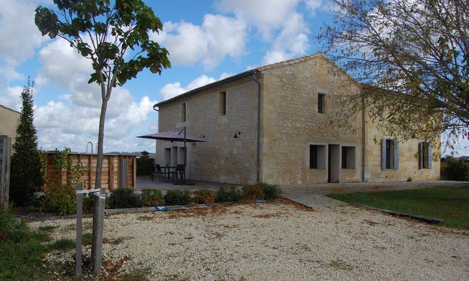 Saint-Sulpice-de-Faleyrens Cottage | Country Cottage/Gite - ST SULPICE DE FALEYRENSHouse with garden
