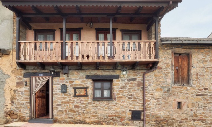 Noceda House | Country House 'Abuelo Jose I I' with Mountain View, Balcony and Wi-Fi