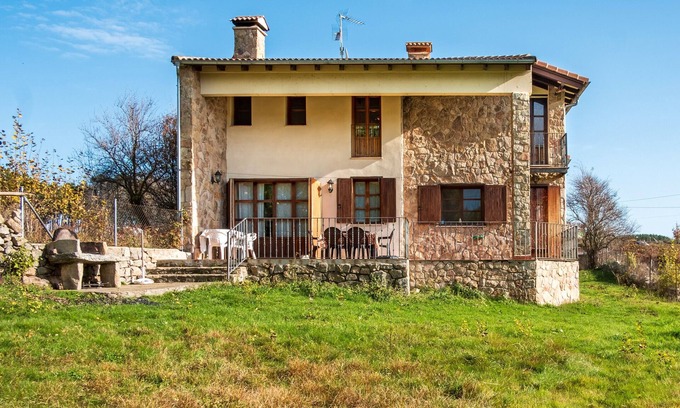 San Martin del Pimpollar House | Country House 'La Puerta De Gredos' with Mountain View, Private Terrace and Wi-Fi