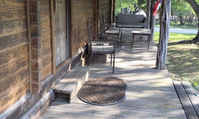 Pipe Creek Cabin | Country Accents - Lee Cabin