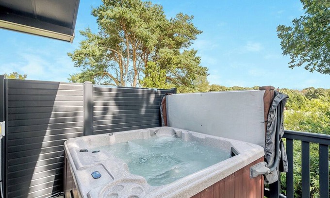 Kirkcudbright Ski Chalet | Country and modern cladded lodge.
