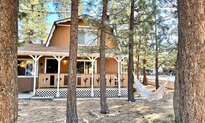 Woodlands House | Country Bear Cabin - Kid & Pet Friendly!