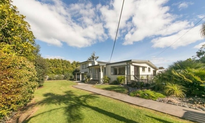 Kumeu House | Country Blooms Lodging