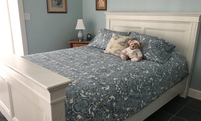 Regional District of Nanaimo Apartment | Country Blue is close to forest trails and beach