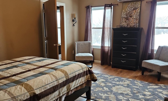 Fremont County Bed & Breakfast | Country Charm in Sidney, Iowa. 56 acres of hiking and pet friendly.
