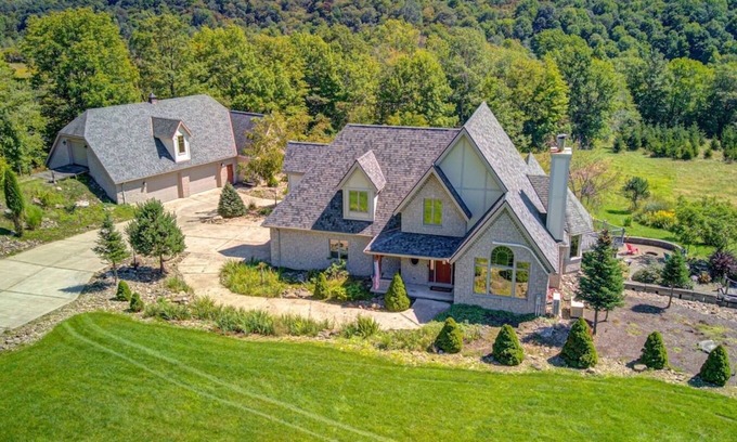 Ellicottville Villa | Country Chateau’ Hot Tub Incredible Views 15 Acres