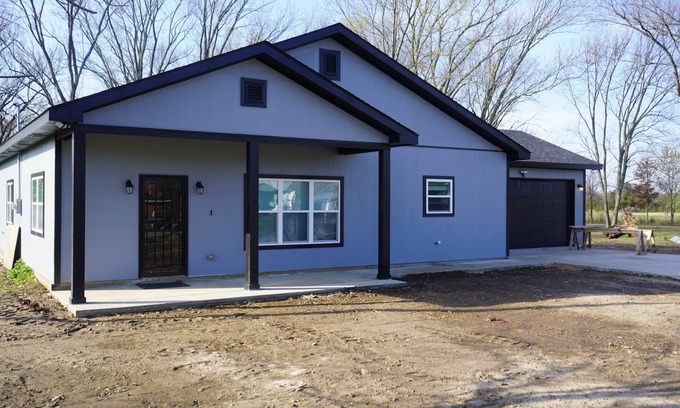 Brickeys House | Country Chic 3-bedroom house in peaceful Colt with all the amenities of home
