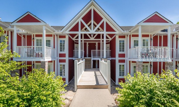 Oro-Medonte Apartment | Country Club Charm - 4-Bed Radiant Resort Condo