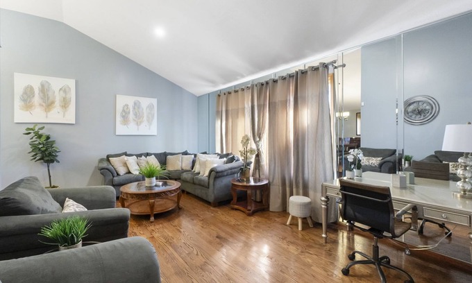 Country Club Hills House | Country Club Hills Rentaln