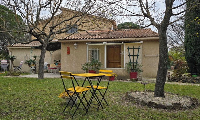Montsegur-sur-Lauzon Apartment | Country cottage with garden