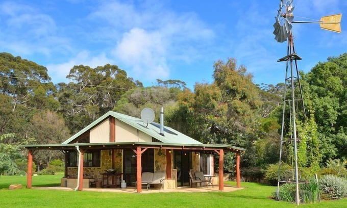 Karridale Cottage | Country Comfort Cottage adult retreat for 2 people nNot pet friendly