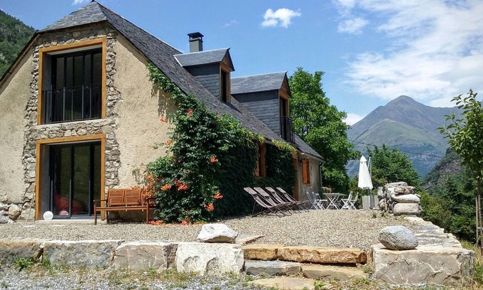 Luz-Saint-Sauveur House | Country Cottage - Sauna, Hottub