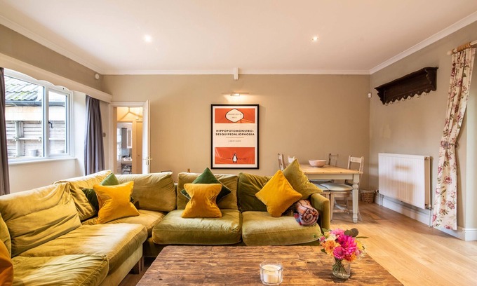 Bradford-on-Avon House | Country Cottage Fireplace Parking Sleeps 7 Nr Bath set in a Country House Estate