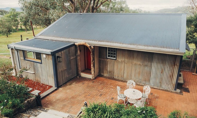 Tintinhull Cottage | Country cottage 10 minutes to Tamworth - pet friendly!