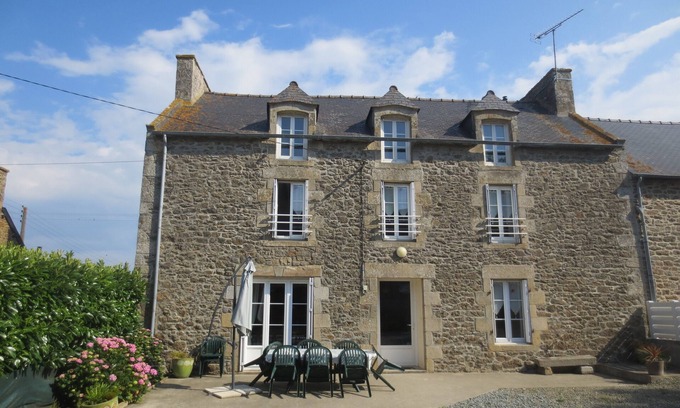 Crehen House | COUNTRY COTTAGE - 15 min. BEACHES - Near ST MALO/DINAN - 2/9 travelers