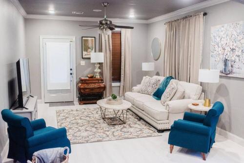 Broussard House | Country Cottage - Broussard