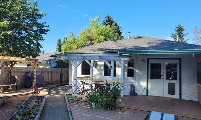 Courtenay House | Country Cottage feel in the City!