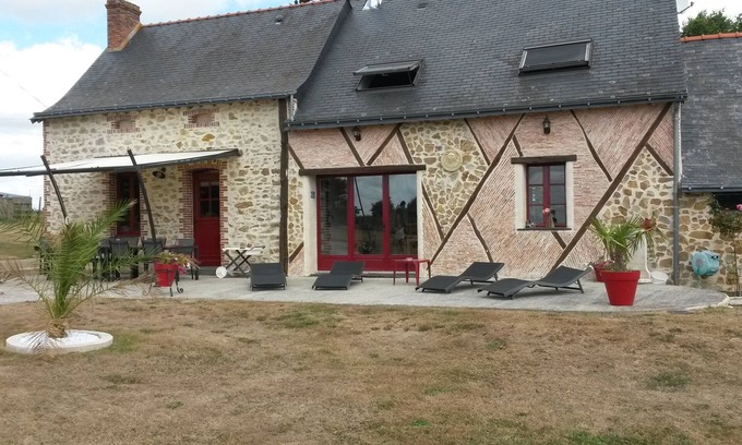 Segre-en-Anjou-Bleu House | country cottage, sleeps 15