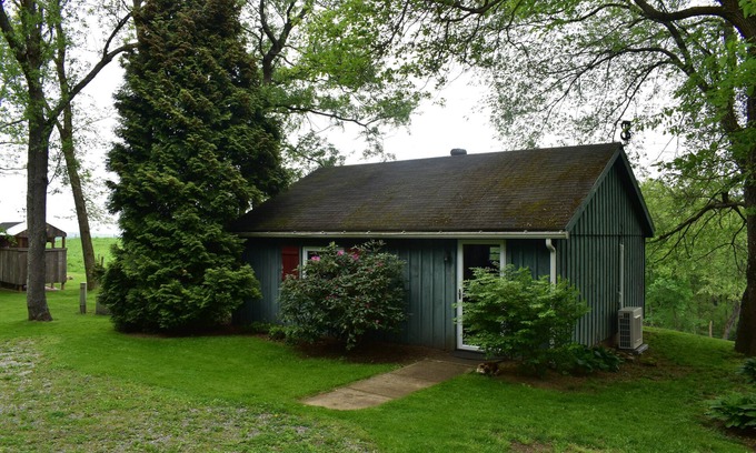 Racine Cottage | Country Cottage get away w/fire pit & breath-taking scenery