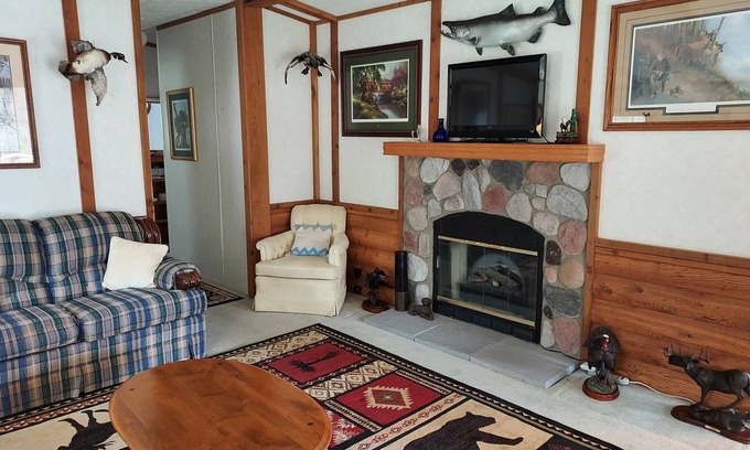 Kaleva Cottage | Country Cottage, guest friendly solitude in the forest. 4 season activity nearby