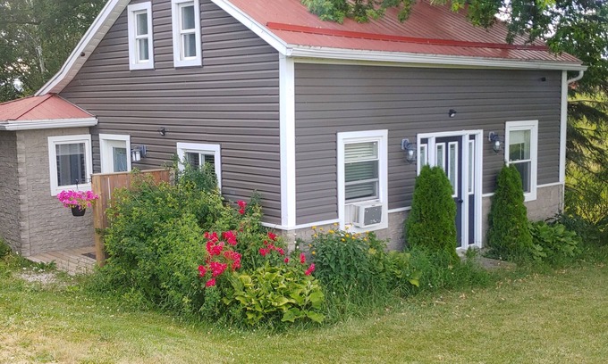 Ashfield-Colborne-Wawanosh Cottage | Country cottage in a private setting ,less than 5 min drive to the beach