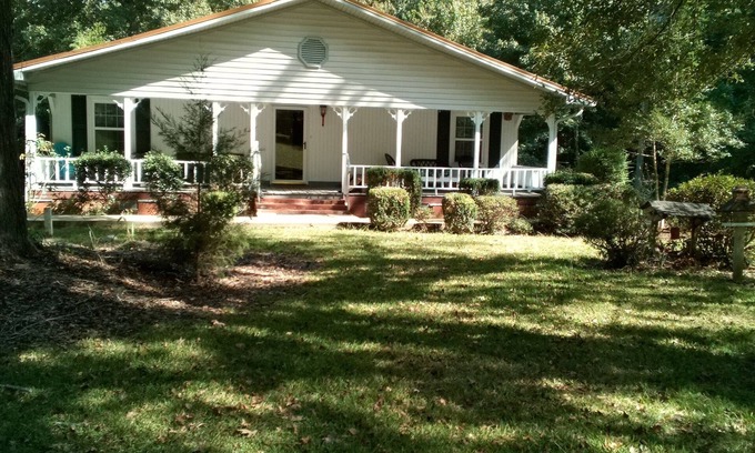 Roxie House | Country cottage in fantastic Natchez with WiFi, AC