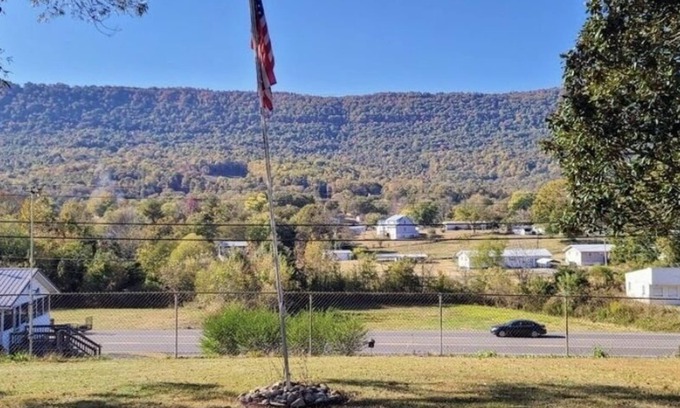 Whitwell Cottage | Country Cottage in the Beautiful Sequatchie Valley with a view of Whitwell Mtn.