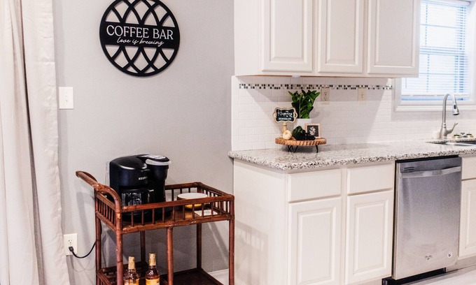 Broussard Cottage | Country Cottage King Suite 7mi to Youngsville Sport Complex in Broussard, LA