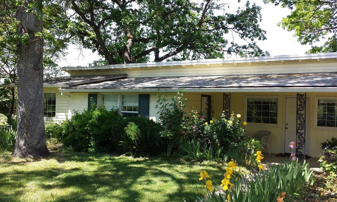 Talent Cottage | Country cottage on small hay farm