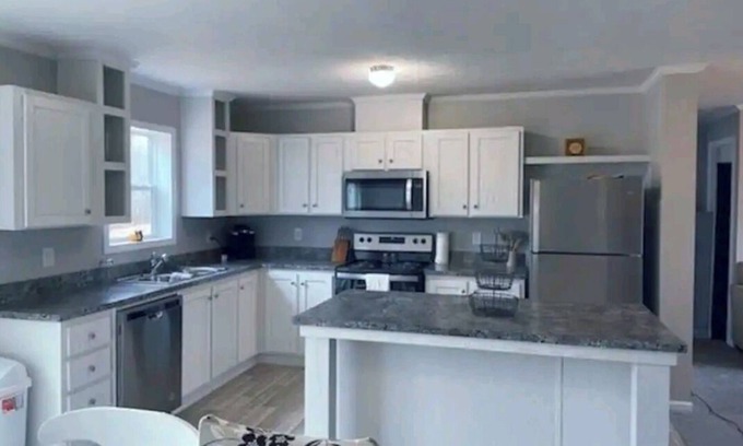 Fennville House | Country Cottage on the Lakeshore-Few Minutes from Beach