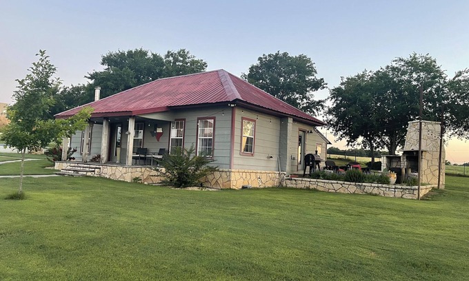 Weatherford House | Country Cottage on Weatherford Ranch
