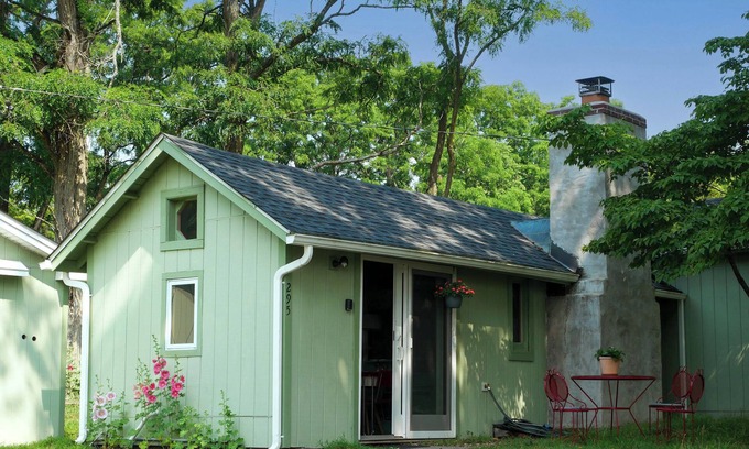 Red Hook Cottage | Country Cottage Retreat, Fido stays for free