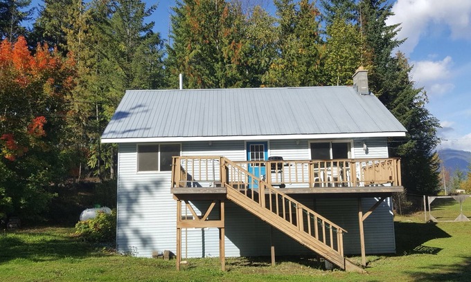 Eagle Bay House | Country Cottage with enclosed yard. Quiet wooded location.