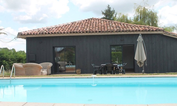 Lagrange Cottage | Country cottage with swimming pool