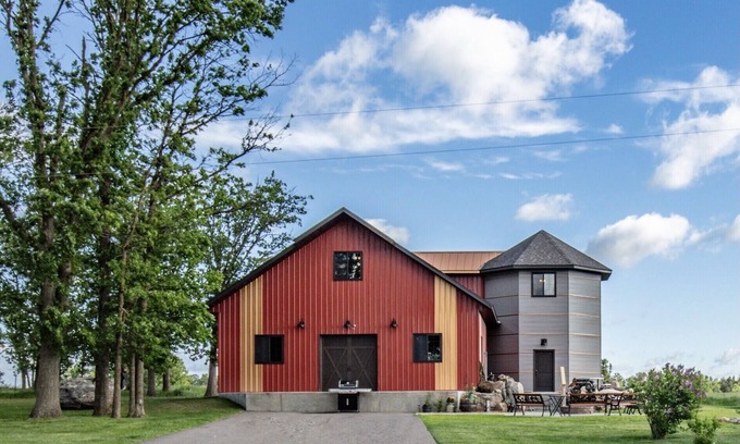 Pine River House | Country, Cozy and UNIQUE! Rustic ambiance. Available YEAR ROUND.
