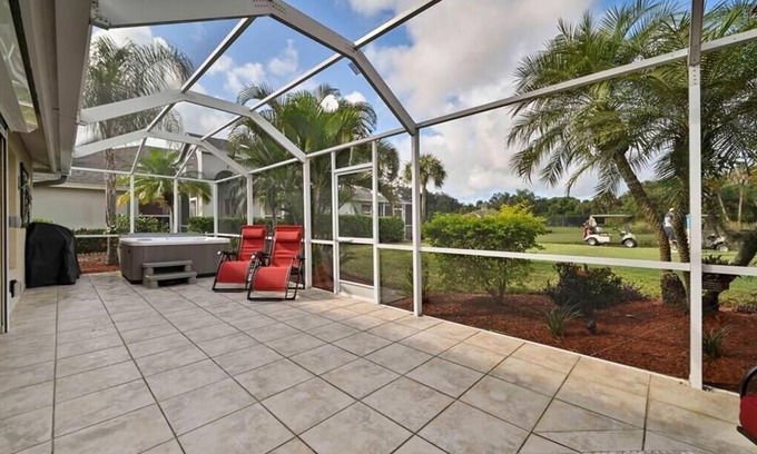 Estero House | Country Creek -Lovely updated 3 bed/2 bath Estero home with hot tub and golf