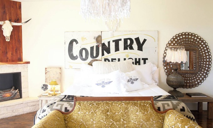Round Top Bed & Breakfast | Country Delight Room - Wander Inn