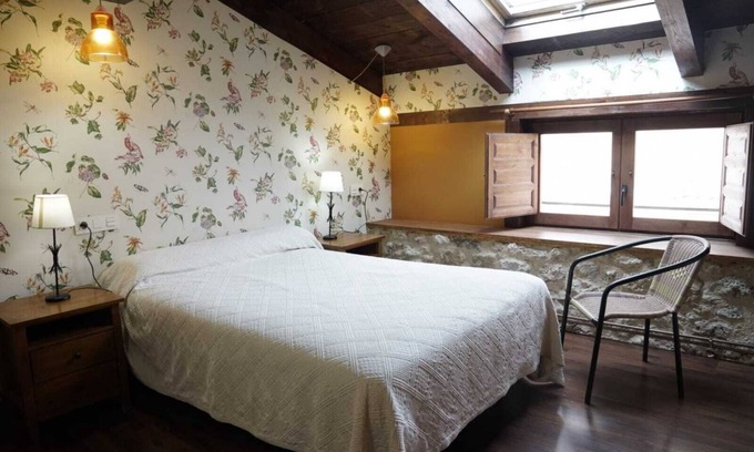 Mambrilla de Castrejon House | Country House 'La Platería I' with Shared Garden and Wi-Fi