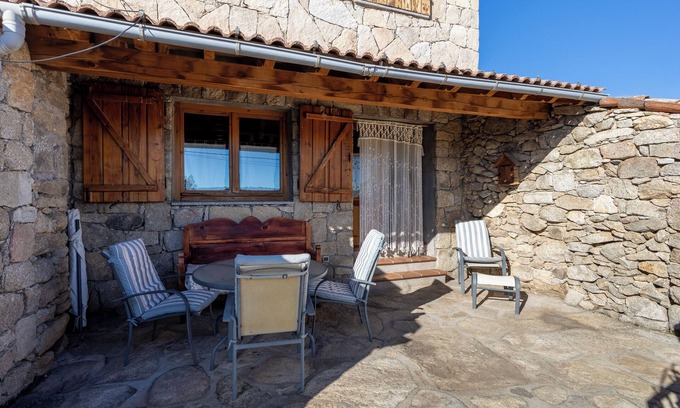 Navarredonda de Gredos House | Country House 'Casa Del Tio Primitivo' with Mountain View, Private Terrace and Wi-Fi