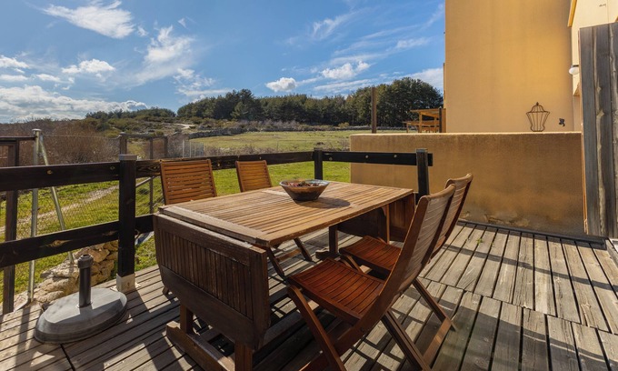 Navarredonda de Gredos House | Country House 'El Arroyuelo I' with Private Terrace and Wi-Fi