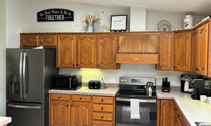 Rock County House | Country Escape - Beaver Creek, MN - Spacious 6-bedroom house just off I-90.