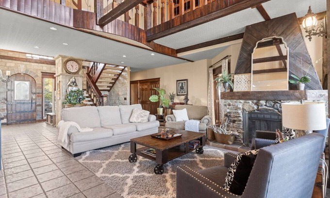 De Winton House | Country Escape - Acreage Home with Park