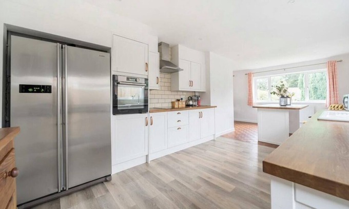 Blandford Forum House | Country Escape - Iwerne Minster Dorset whole bungalow Clayesmore Larmer Tree