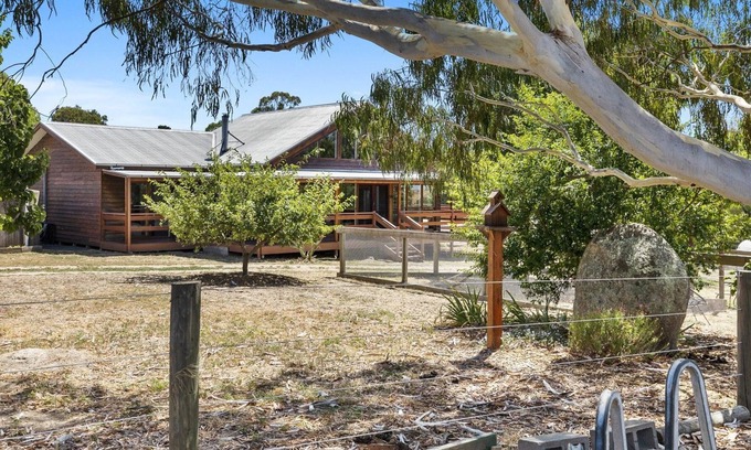 Pyalong House | Country Escape - House & 5 Acres